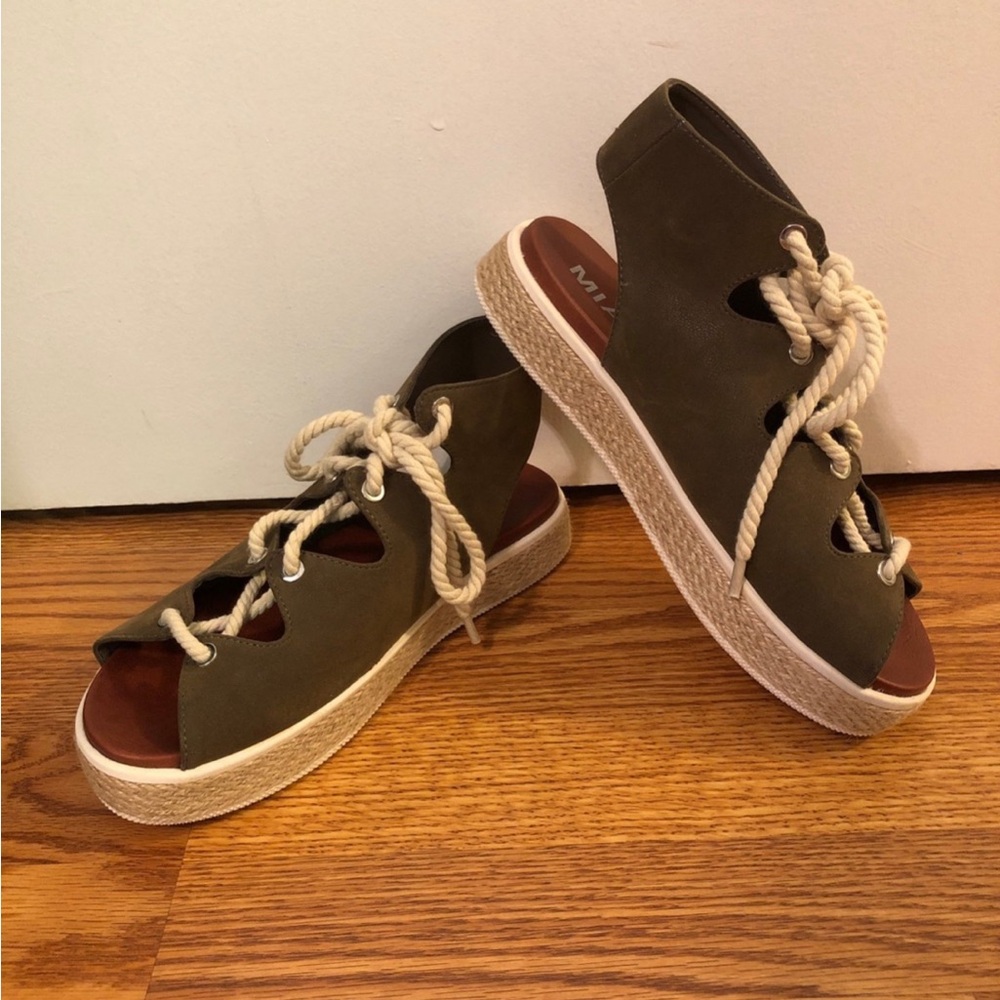 Mia “delena” sandals lace up gladiator 8 NWOT